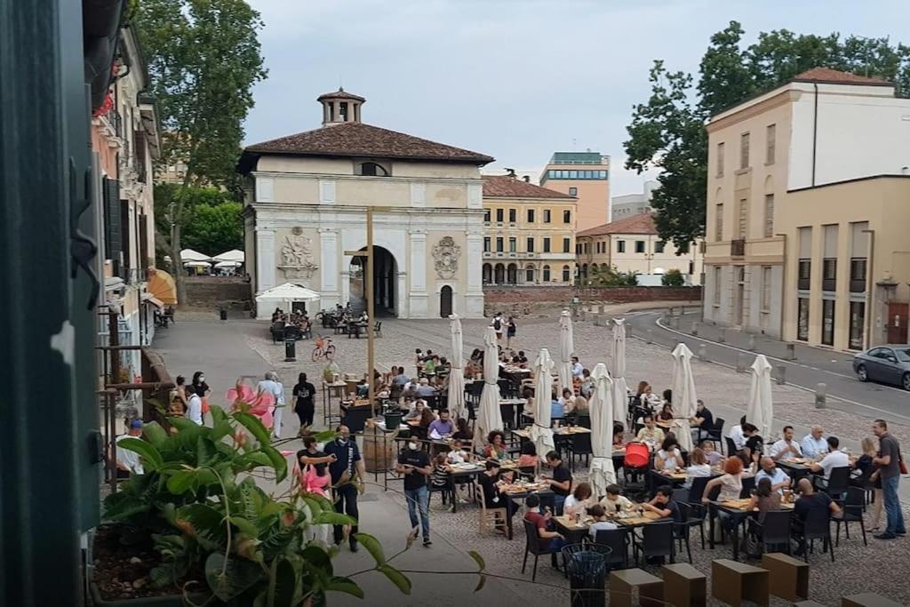 Storico Alloggio Fronte Piazza In Borgo Portello Padua Exteriör bild